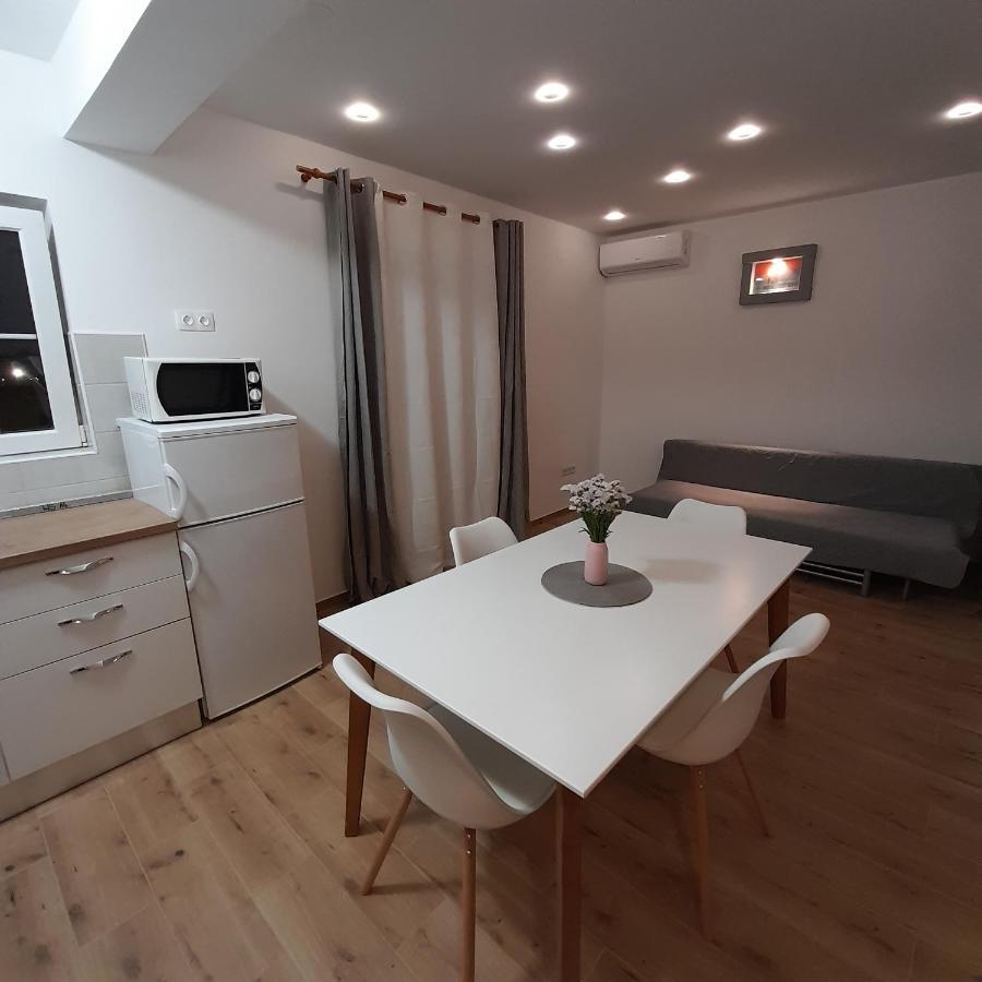 Apartments Filipovic Biograd Na Moru Bagian luar foto
