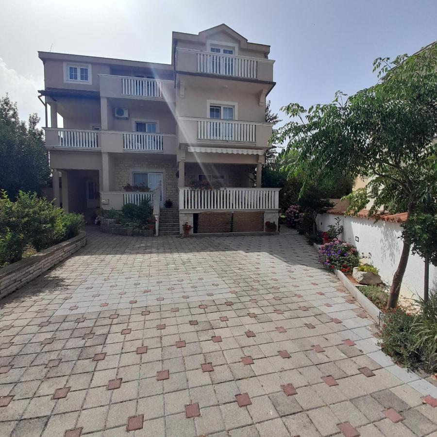 Apartments Filipovic Biograd Na Moru Bagian luar foto