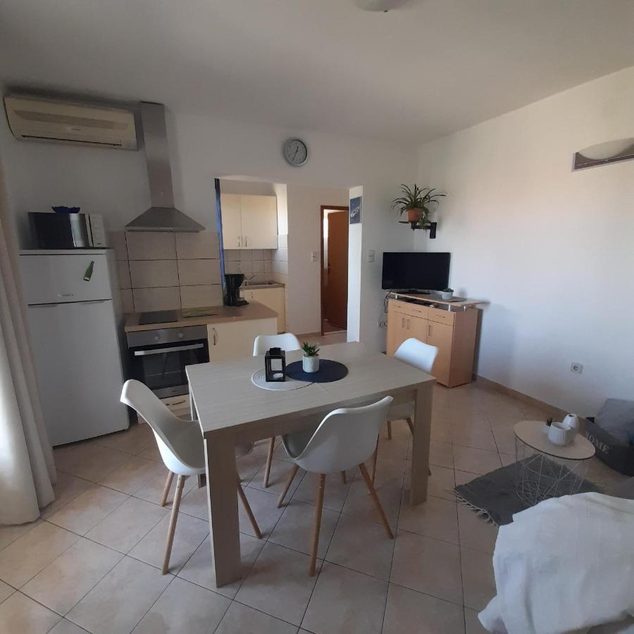 Apartments Filipovic Biograd Na Moru Bagian luar foto