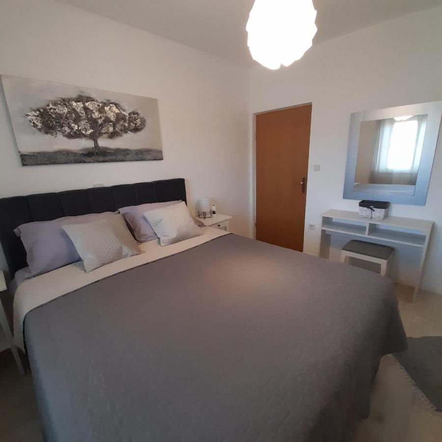 Apartments Filipovic Biograd Na Moru Bagian luar foto