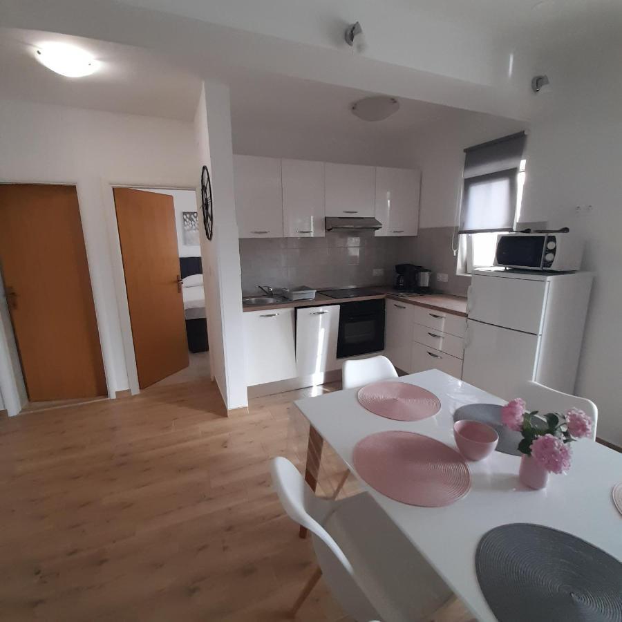 Apartments Filipovic Biograd Na Moru Bagian luar foto