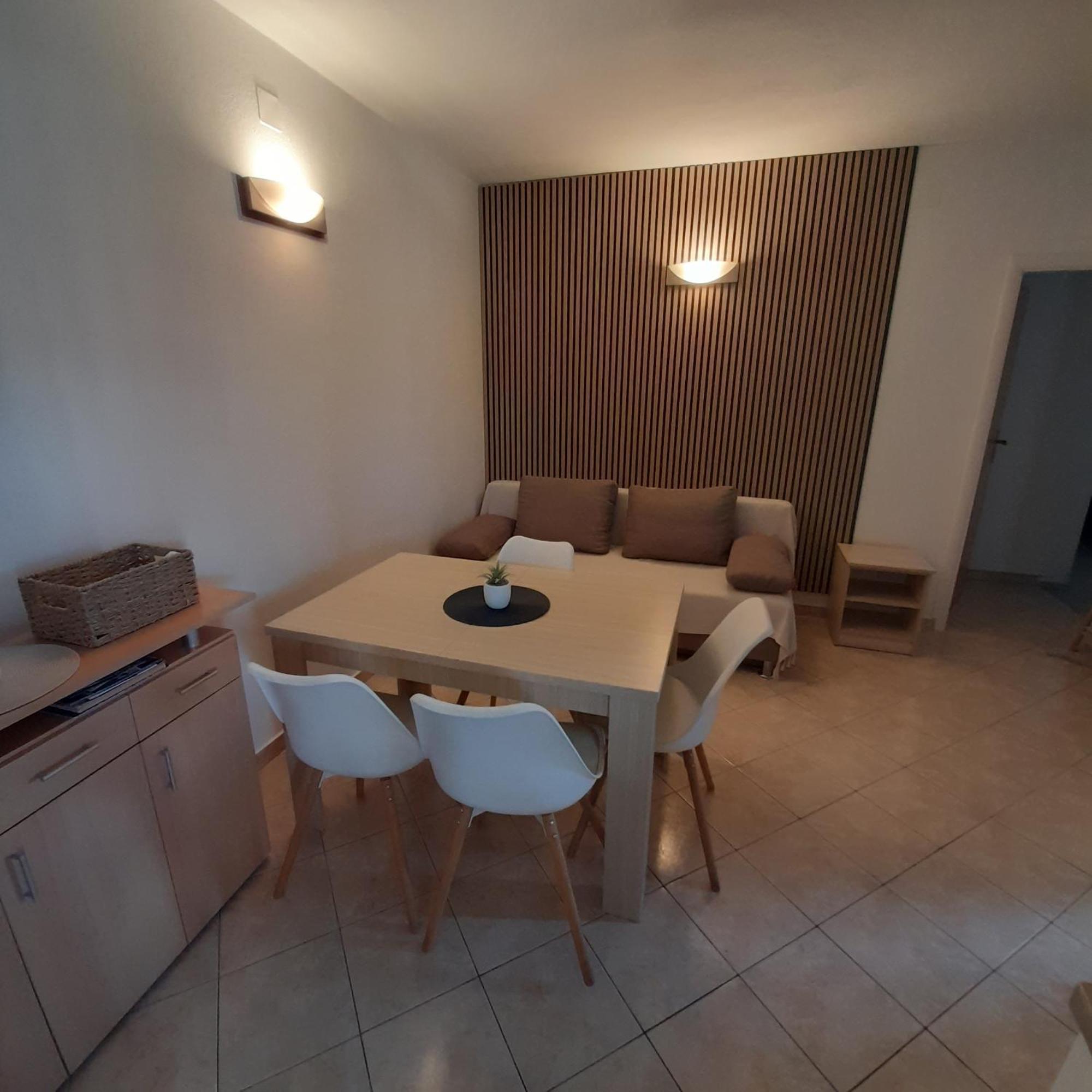 Apartments Filipovic Biograd Na Moru Bagian luar foto